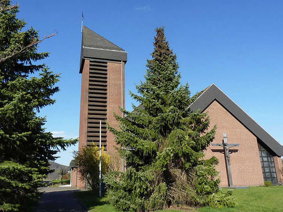 Katholische Pfarrkirche Zum Heiligen Kreuz Zierenberg (Foto: Karl-Franz Thiede)